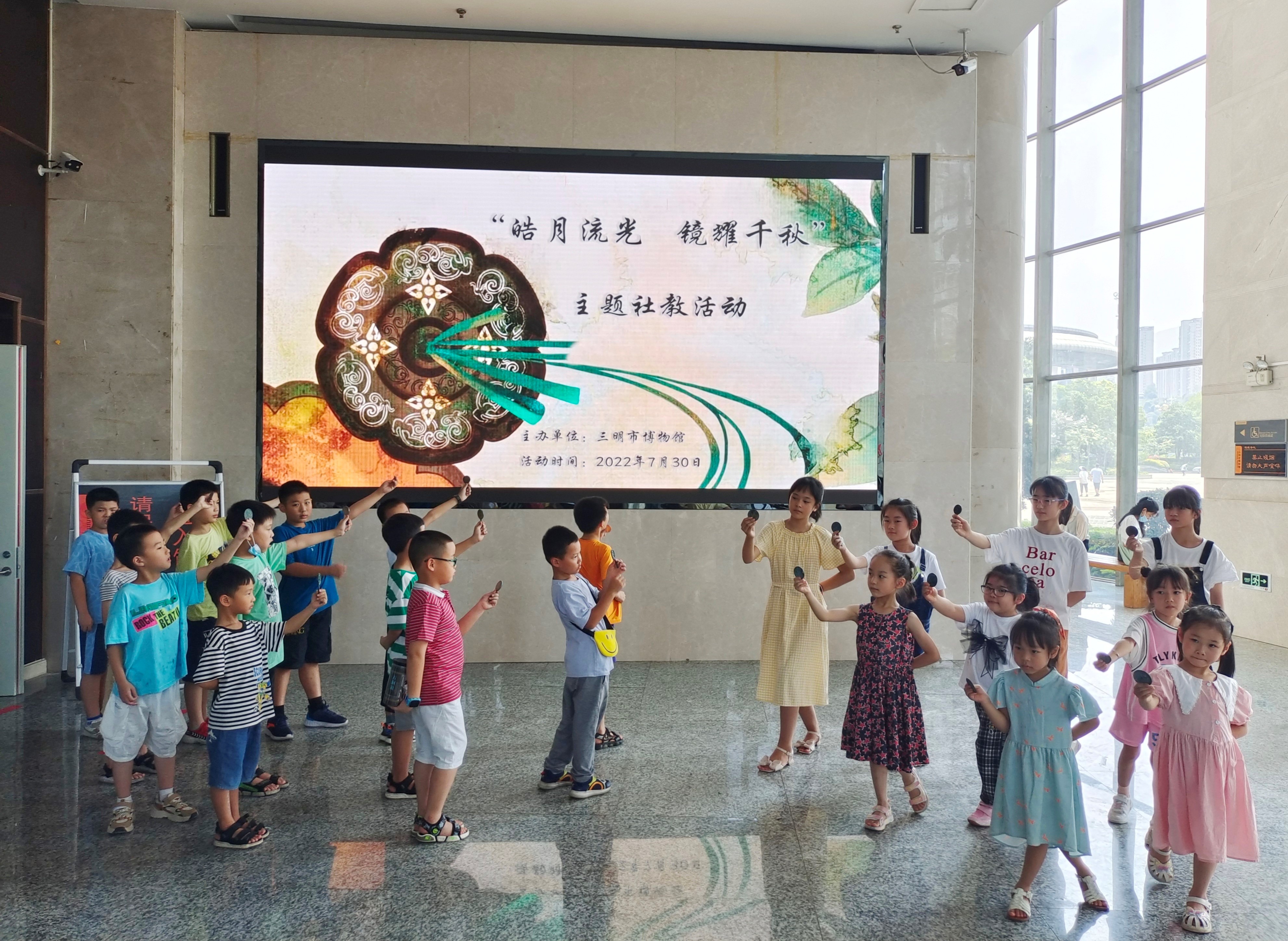 聽說，有人在博物館挖到寶啦！我們?nèi)タ纯窗桑? height=