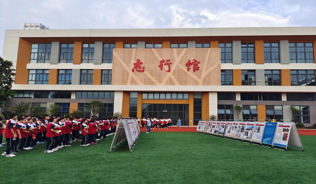 “中國共產(chǎn)黨偉大建黨精神流動展” 暨紅色故事宣講走進三元區(qū)貴溪洋中學(xué)